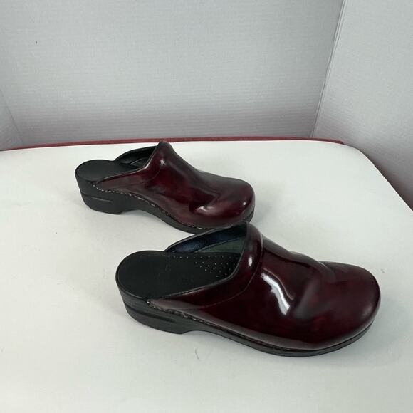 Dansko Burgundy Maroon Patent Leather Nursing Slip On Mule Work Shoes 8.5-9 39 - Picture 3 of 11